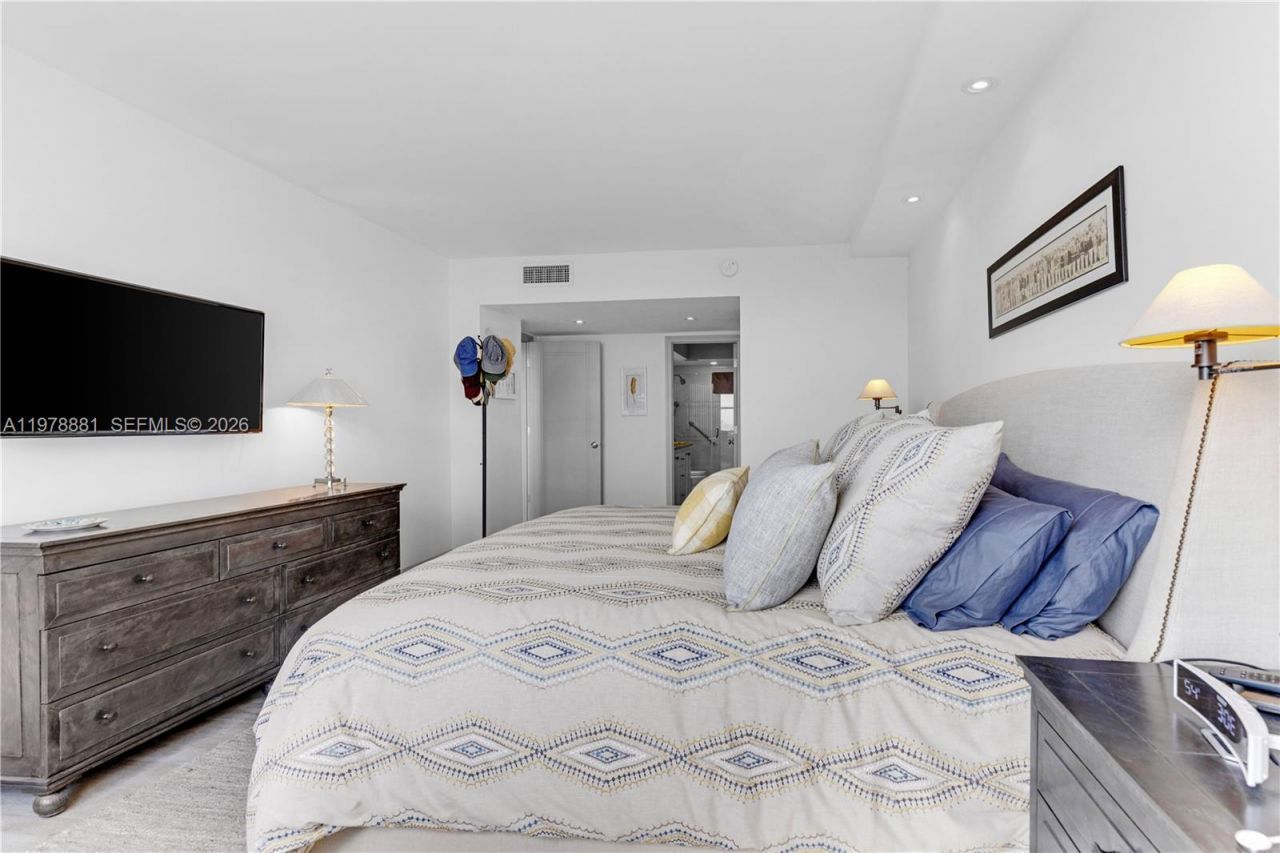 1980 S Ocean Dr, Unit 16Q, Hallandale Beach, FL 33009 Photo