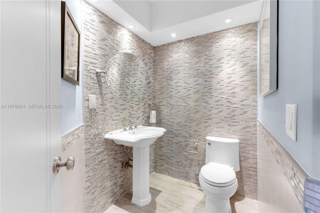 1980 S Ocean Dr, Unit 16Q, Hallandale Beach, FL 33009 Photo