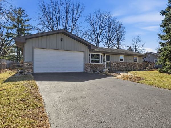 318 Dee Road, North Aurora, IL 60542