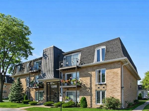 10308 Circle Drive, Unit 301, Oak Lawn, IL 60453