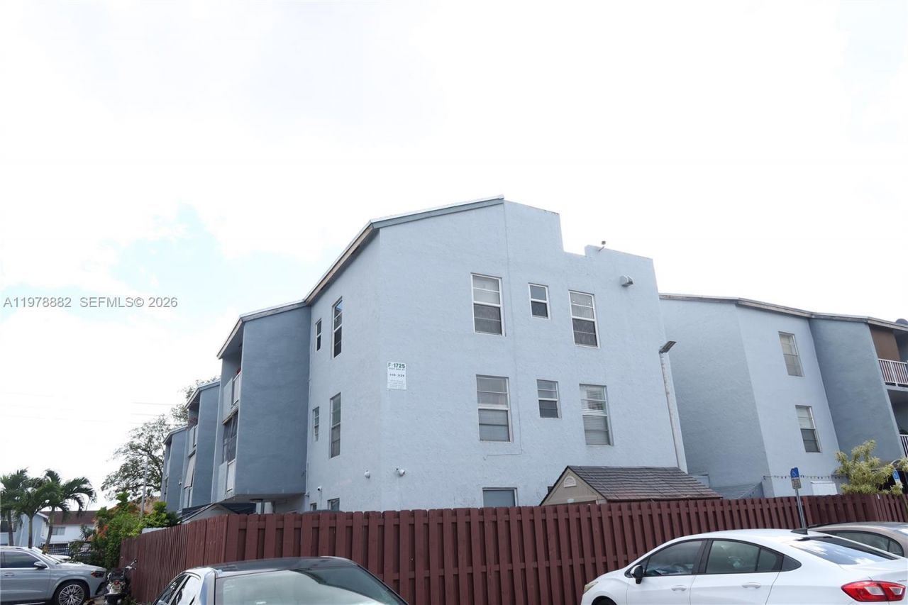 1725 W 60th St, Unit F330, Hialeah, FL 33012 Main Photo