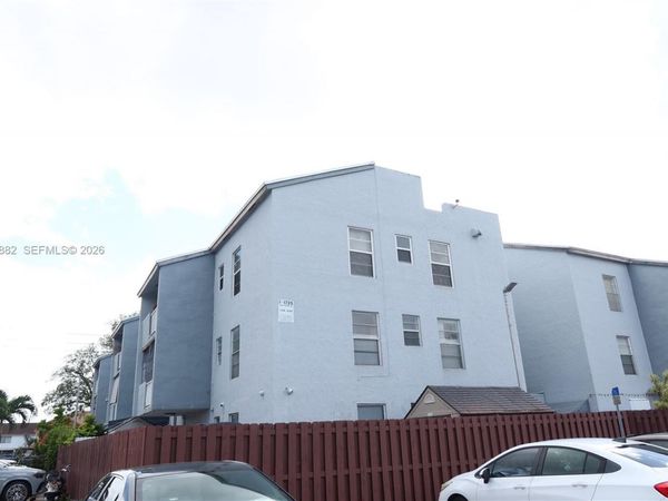 1725 W 60th St, Unit F330, Hialeah, FL 33012