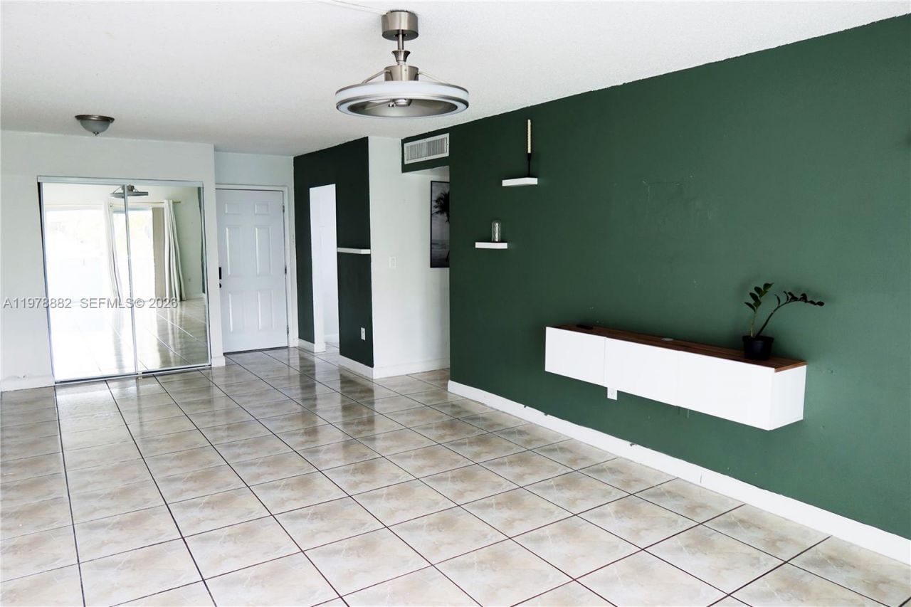 1725 W 60th St, Unit F330, Hialeah, FL 33012 Photo