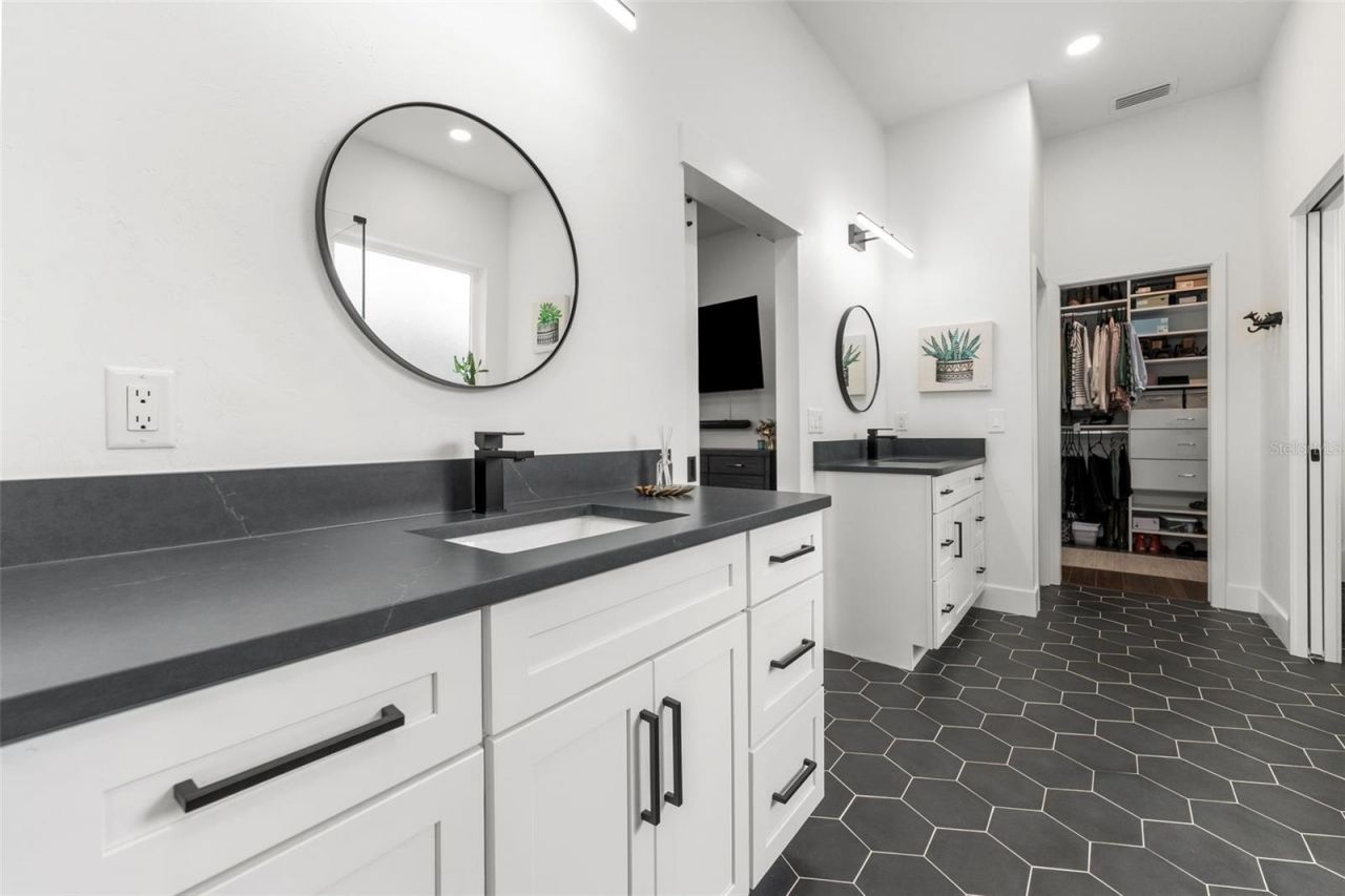 3590 NW 49th Drive, Gainesville, FL 32606 Photo