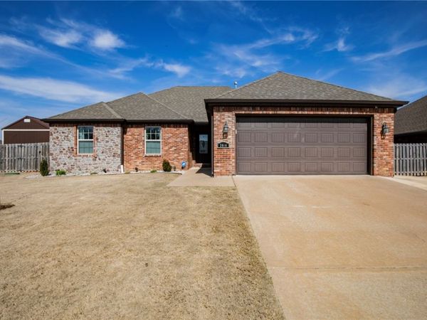 2014 Price Avenue, Lowell, AR 72745