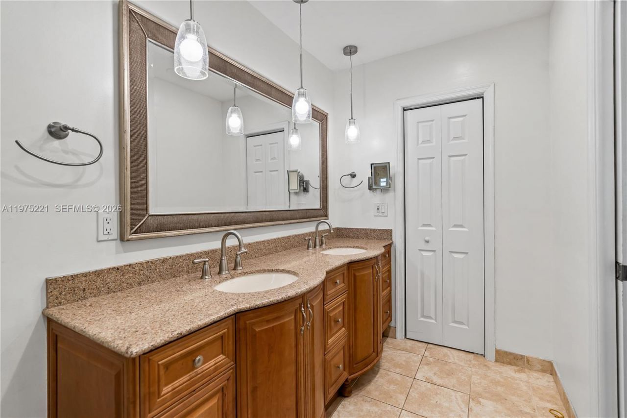 7521 SW 175th St, Palmetto Bay, FL 33157 Photo