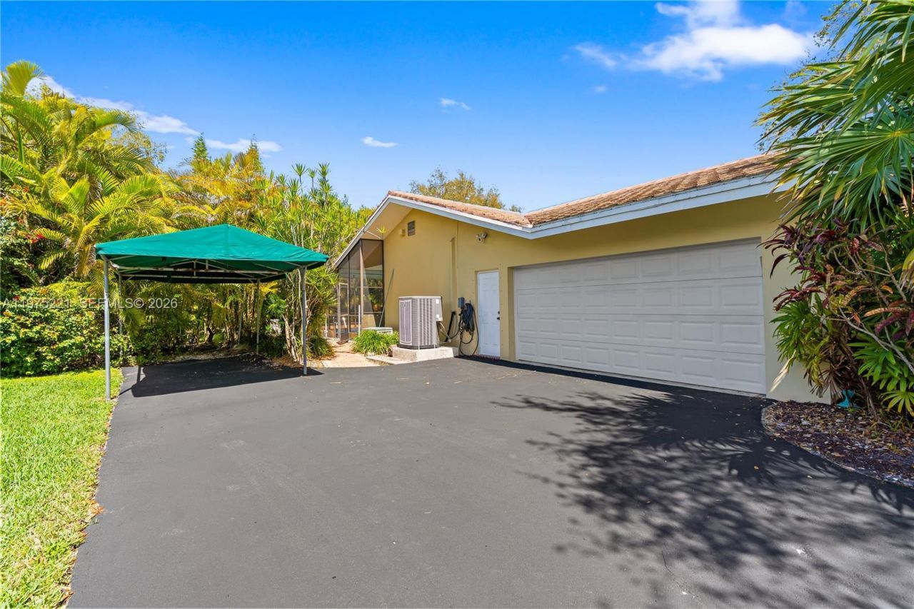 7521 SW 175th St, Palmetto Bay, FL 33157 Photo