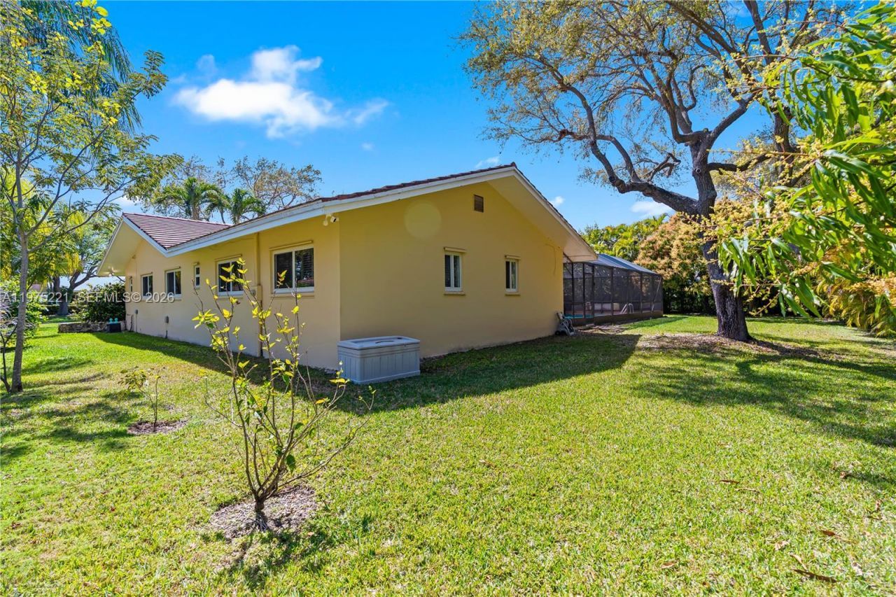 7521 SW 175th St, Palmetto Bay, FL 33157 Photo