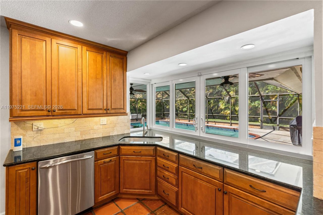 7521 SW 175th St, Palmetto Bay, FL 33157 Photo