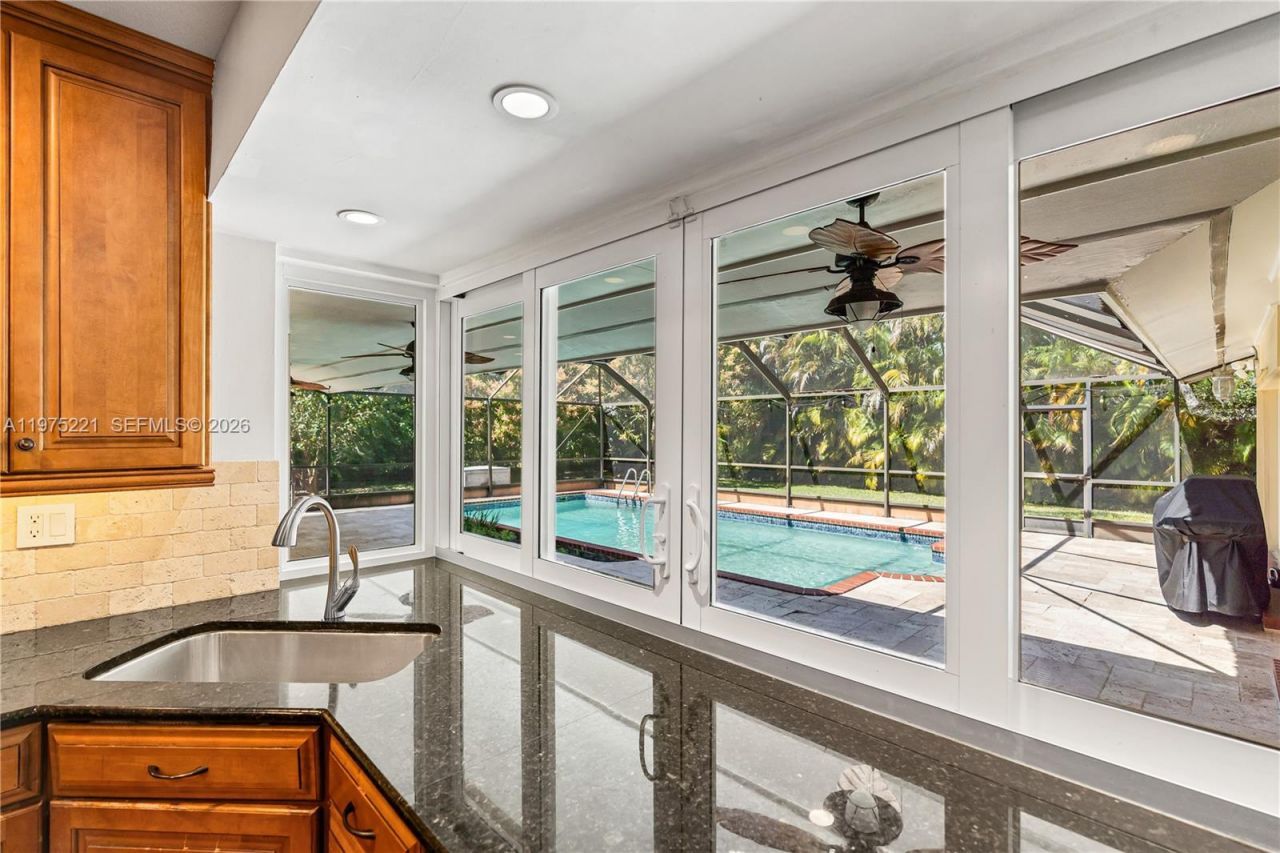 7521 SW 175th St, Palmetto Bay, FL 33157 Photo