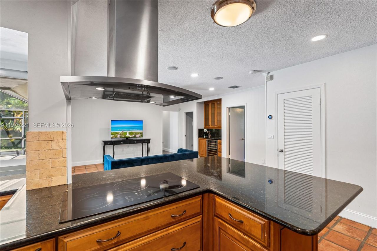 7521 SW 175th St, Palmetto Bay, FL 33157 Photo