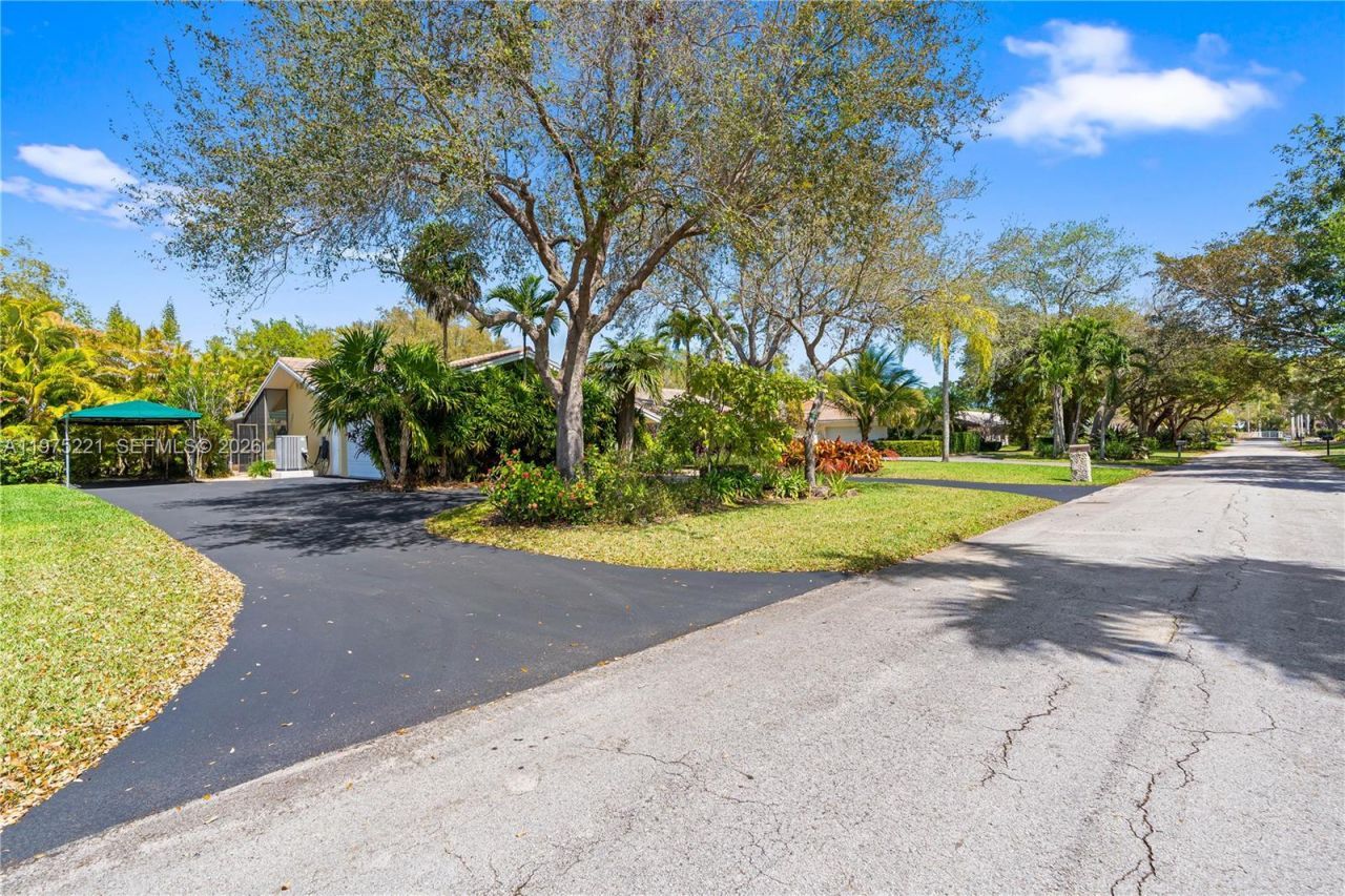 7521 SW 175th St, Palmetto Bay, FL 33157 Photo