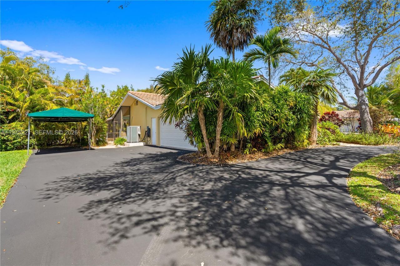 7521 SW 175th St, Palmetto Bay, FL 33157 Photo