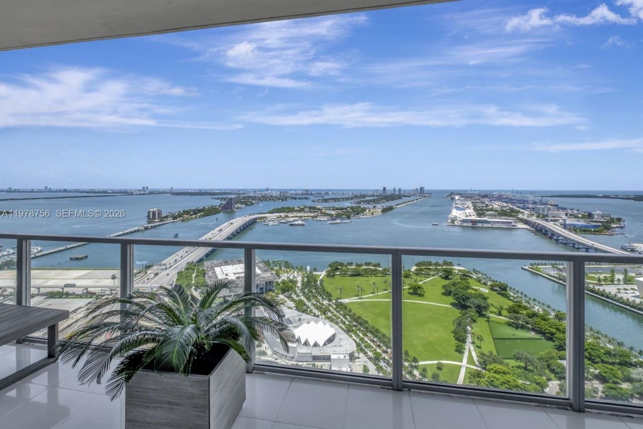 1100 Biscayne Blvd , Unit 4002, Miami, FL 33132 Photo