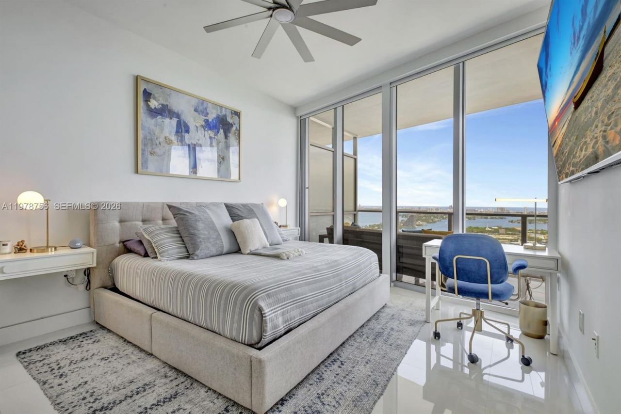 1100 Biscayne Blvd , Unit 4002, Miami, FL 33132 Photo