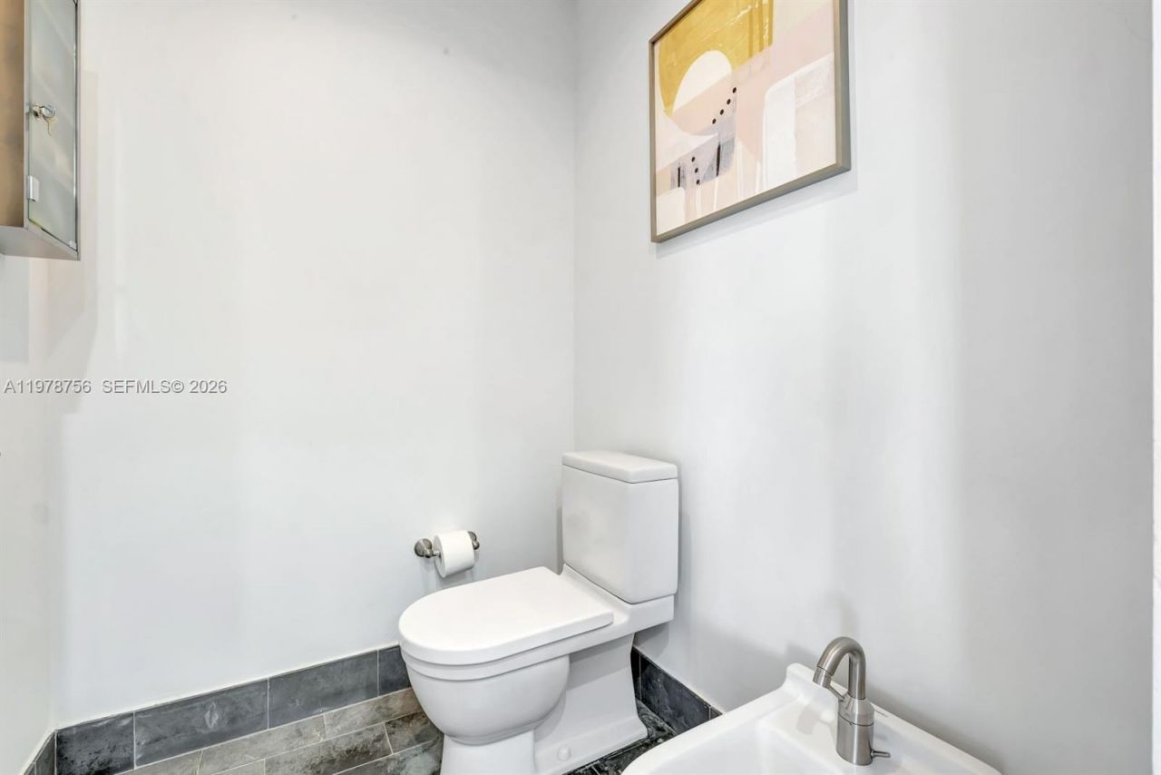 1100 Biscayne Blvd , Unit 4002, Miami, FL 33132 Photo