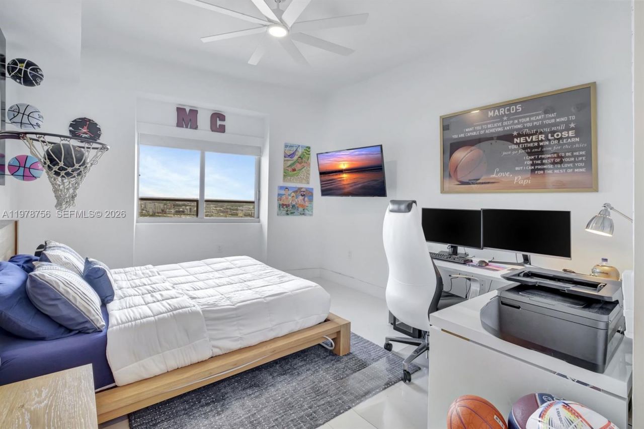 1100 Biscayne Blvd , Unit 4002, Miami, FL 33132 Photo