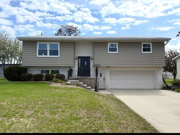 1019 SE 8th Street, Dyersville, IA 52040