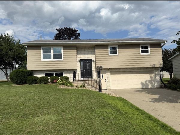 1019 SE 8th Street, Dyersville, IA 52040