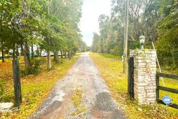 5565 Huckleberry Lane photo 4