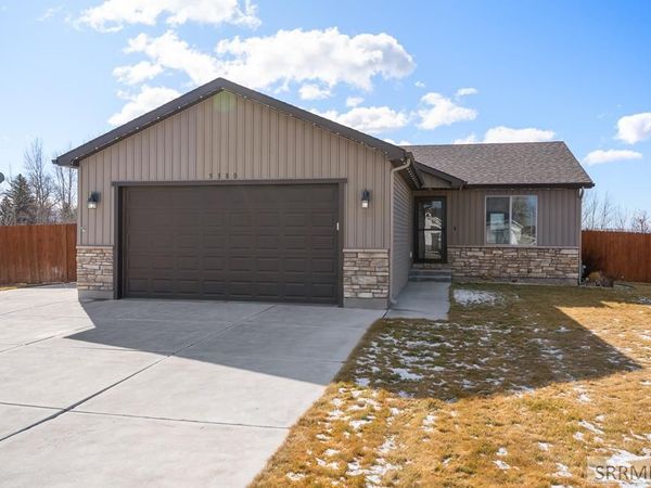5380 E Buchanan Avenue, IONA, ID 83427