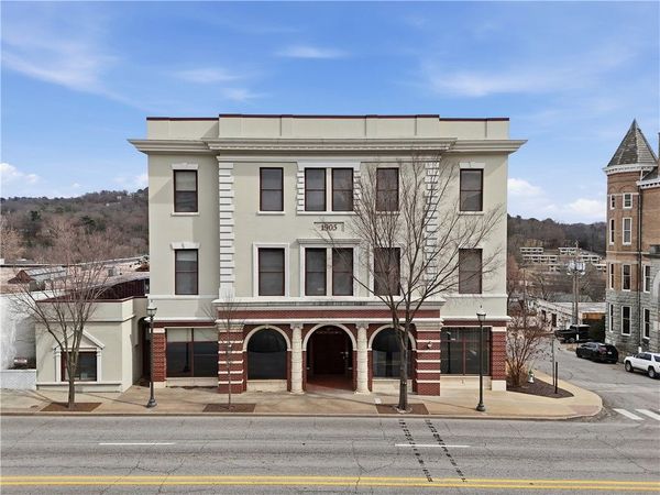 2 N College Avenue , Fayetteville, AR 72701