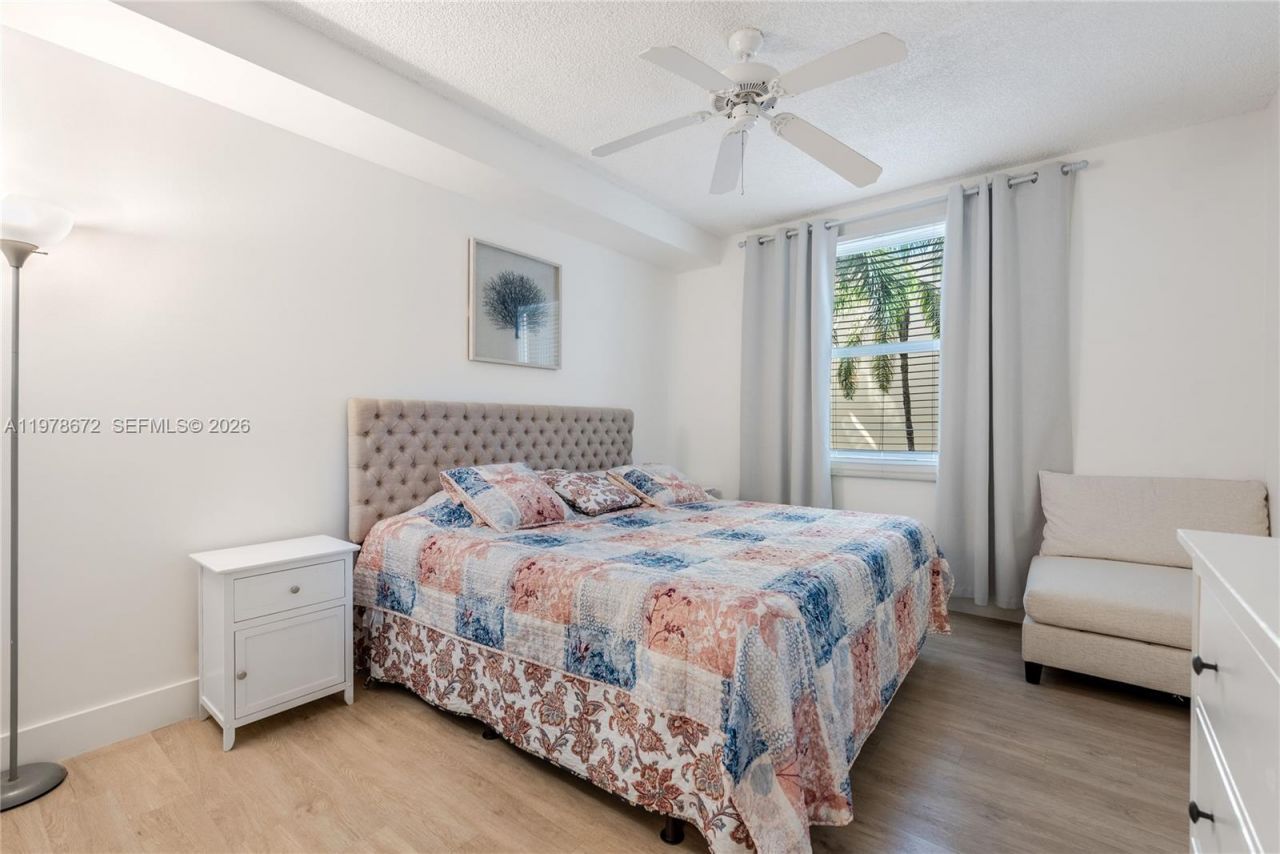 17100 N Bay Rd , Unit 1414, Sunny Isles Beach, FL 33160 Photo