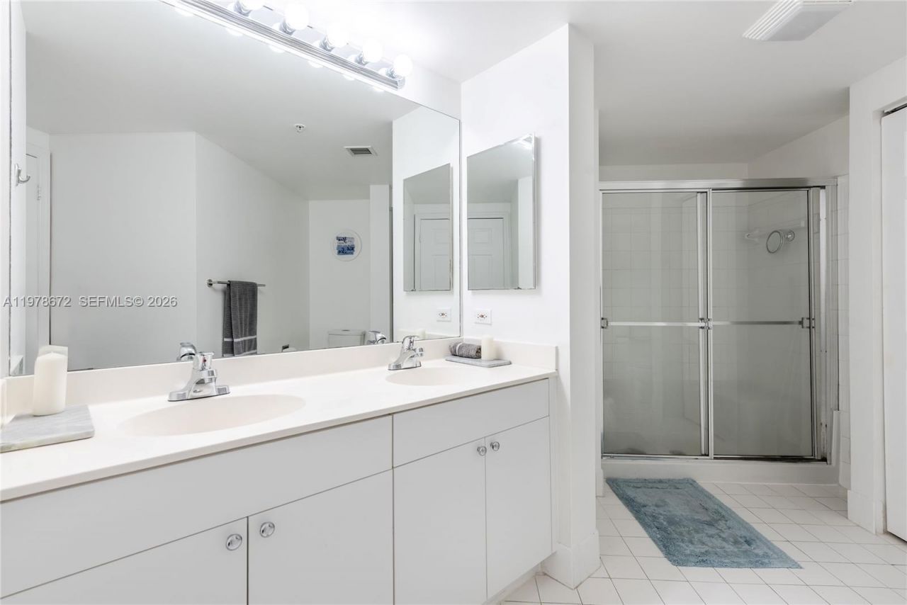 17100 N Bay Rd , Unit 1414, Sunny Isles Beach, FL 33160 Photo