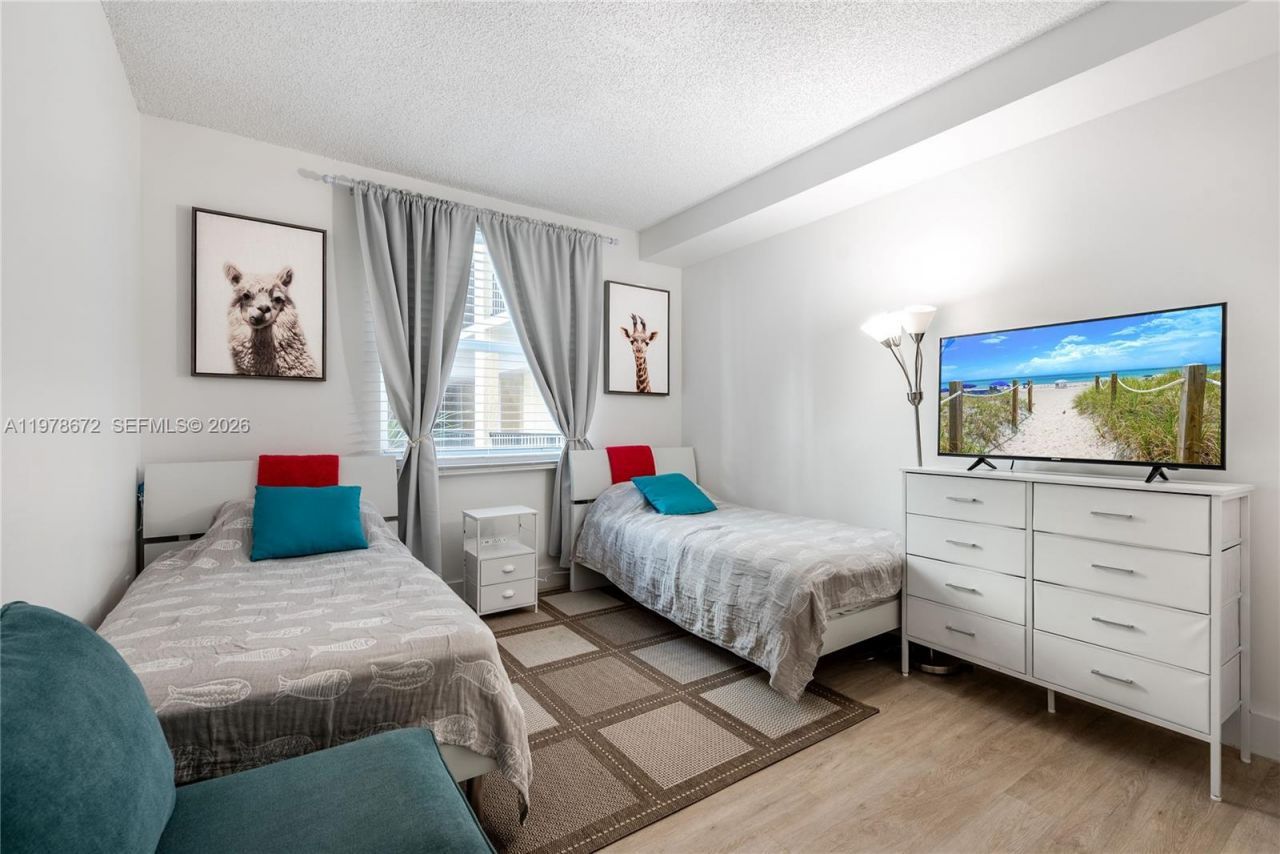 17100 N Bay Rd , Unit 1414, Sunny Isles Beach, FL 33160 Photo