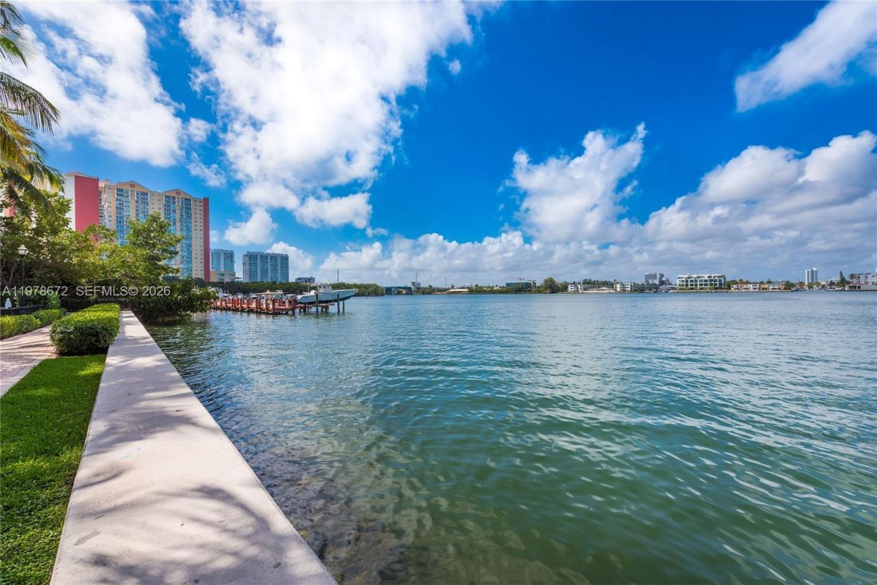 17100 N Bay Rd , Unit 1414, Sunny Isles Beach, FL 33160 Photo