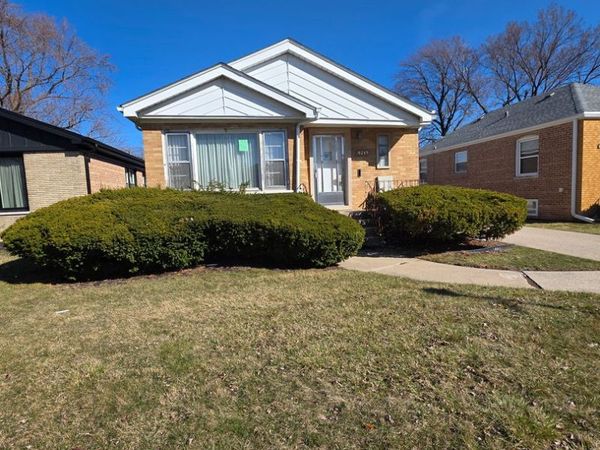 9243 S Francisco Avenue , Evergreen Park, IL 60805