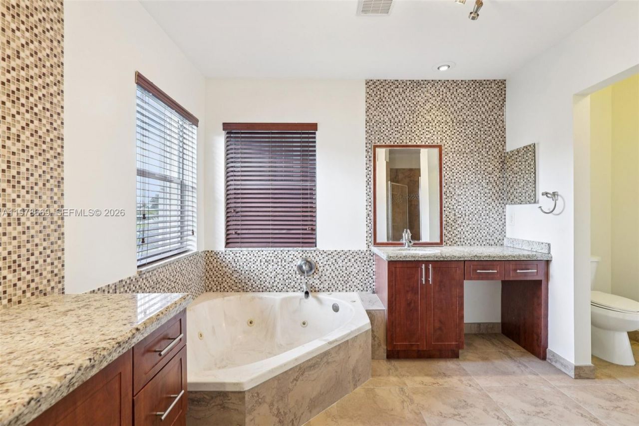 2142 NW 77th Ter , Pembroke Pines, FL 33024 Photo