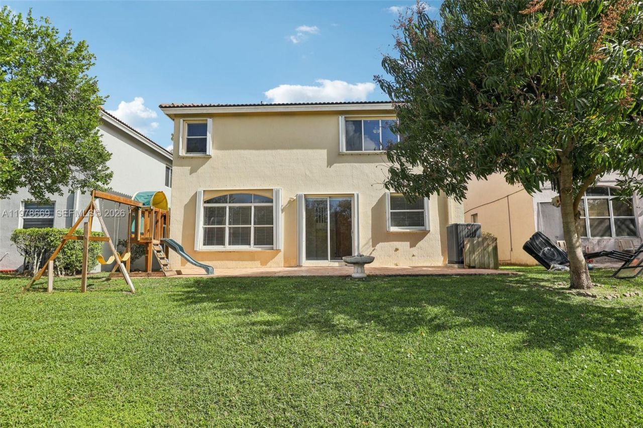 2142 NW 77th Ter , Pembroke Pines, FL 33024 Photo