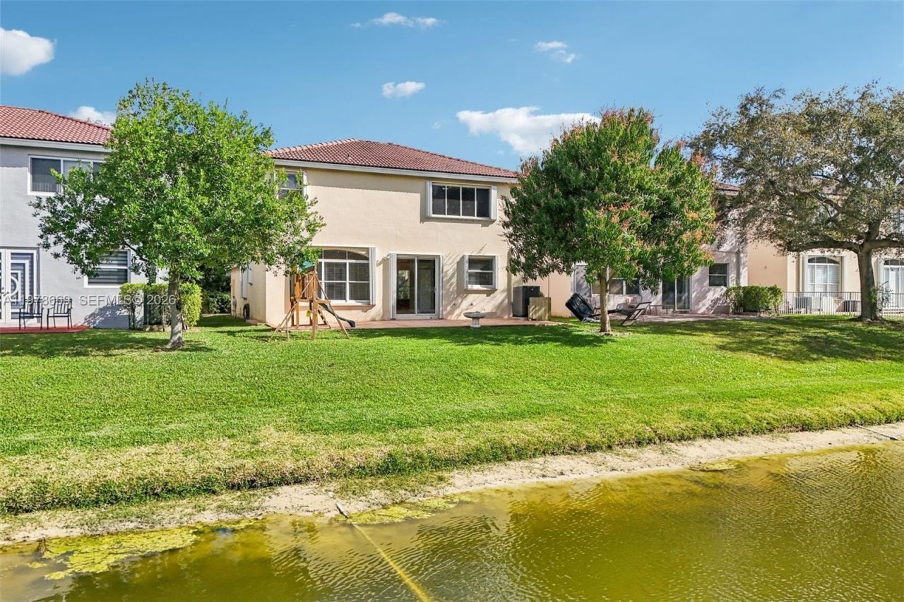 2142 NW 77th Ter , Pembroke Pines, FL 33024 Photo