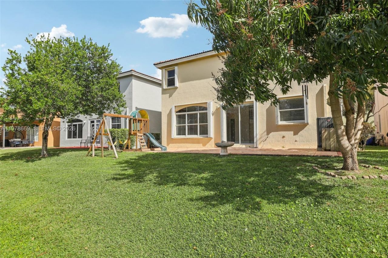 2142 NW 77th Ter , Pembroke Pines, FL 33024 Photo