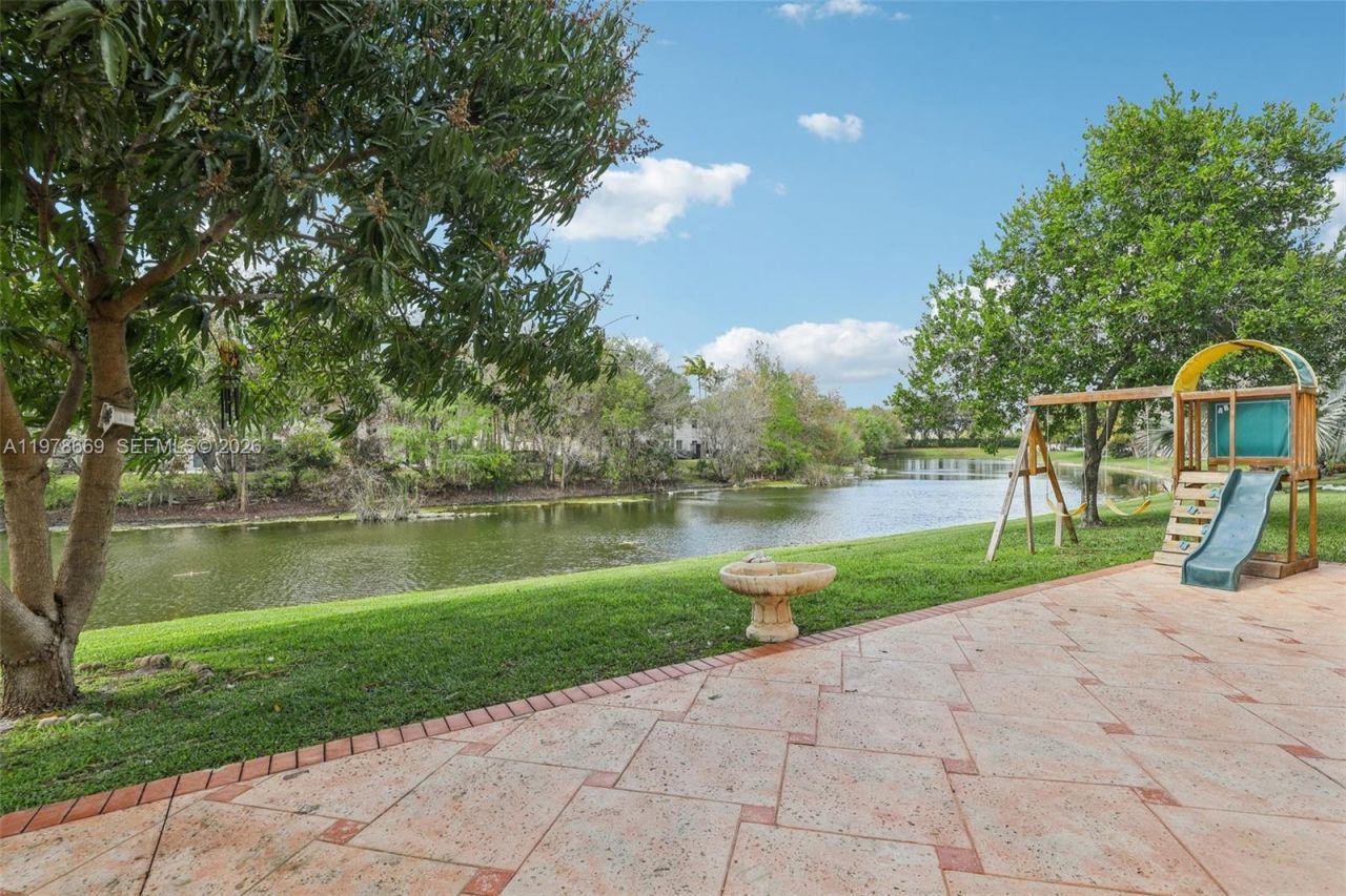 2142 NW 77th Ter , Pembroke Pines, FL 33024 Photo