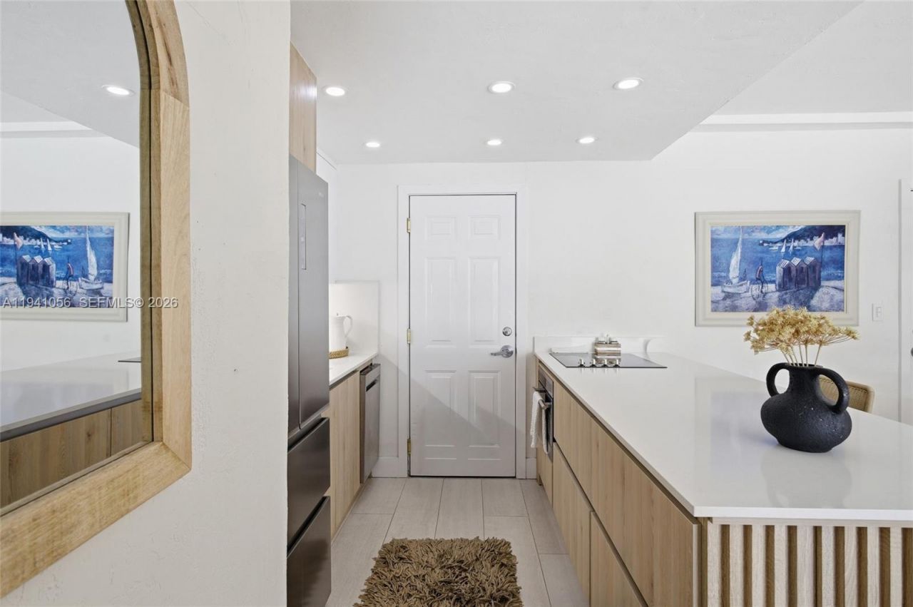 290 Sunrise Dr , Unit 110, Key Biscayne, FL 33149 Photo