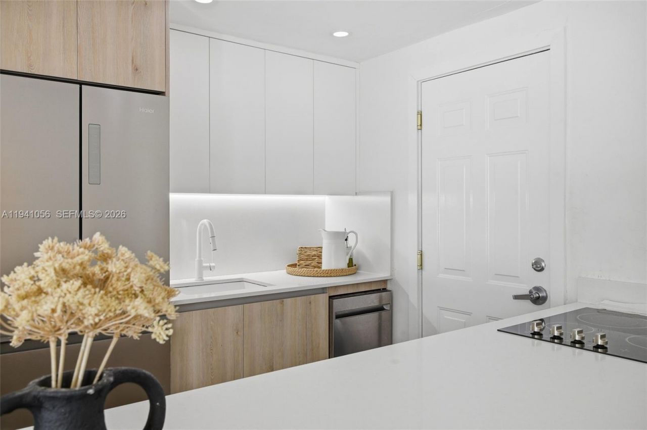 290 Sunrise Dr , Unit 110, Key Biscayne, FL 33149 Photo