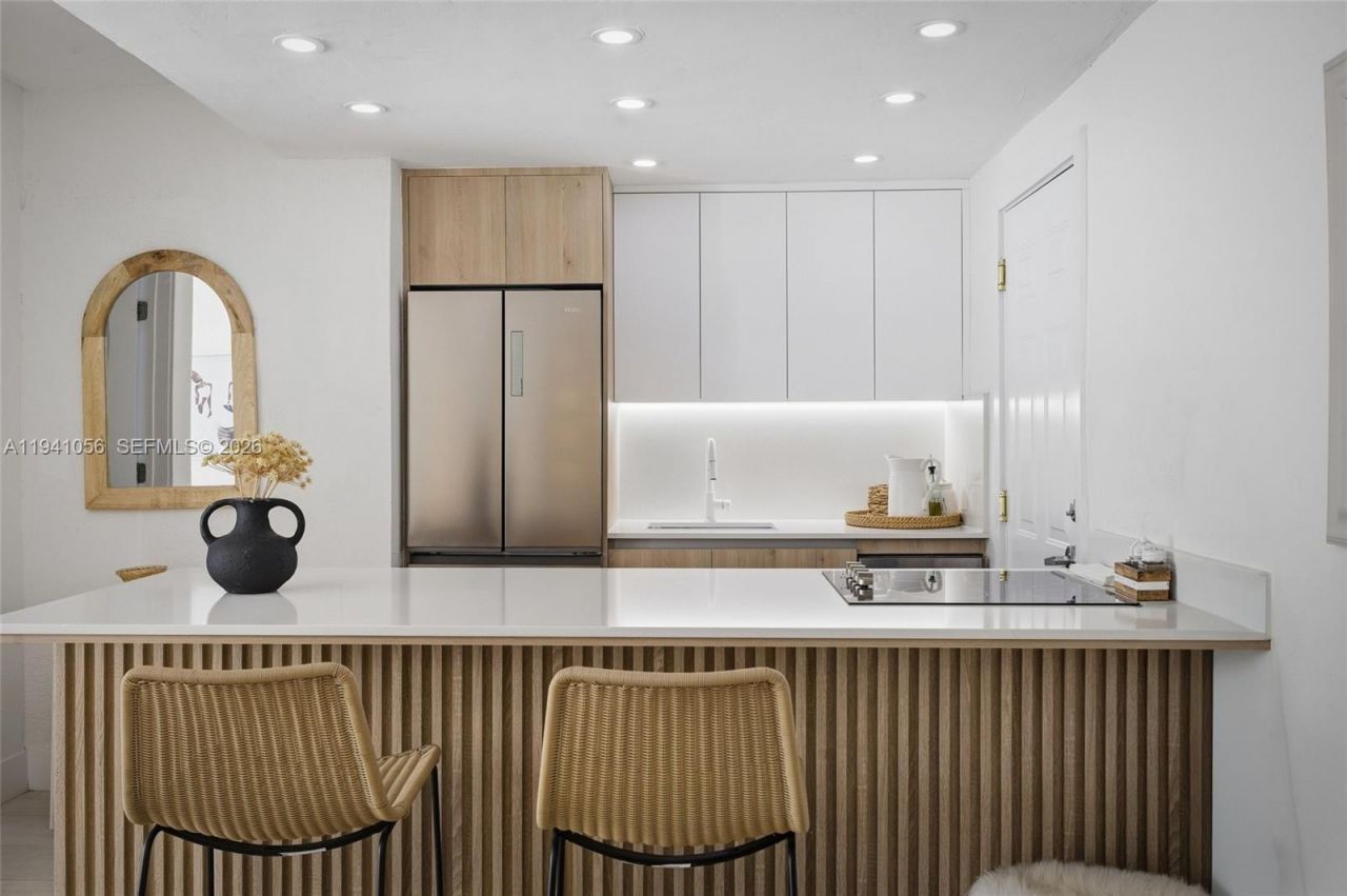 290 Sunrise Dr , Unit 110, Key Biscayne, FL 33149 Photo