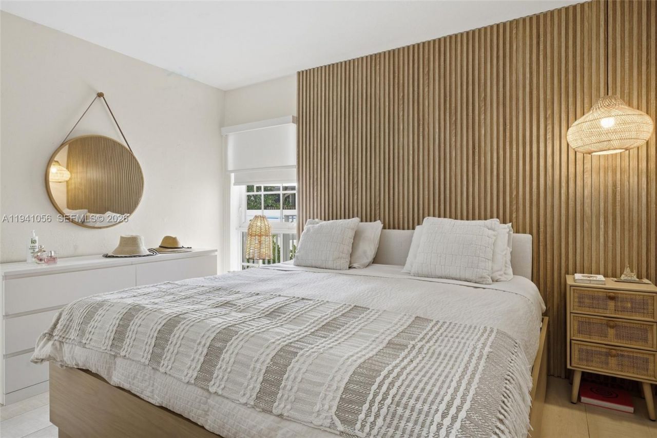 290 Sunrise Dr , Unit 110, Key Biscayne, FL 33149 Photo