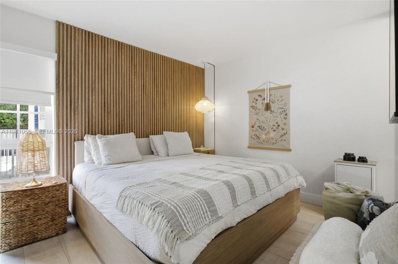 290 Sunrise Dr , Unit 110, Key Biscayne, FL 33149 Photo