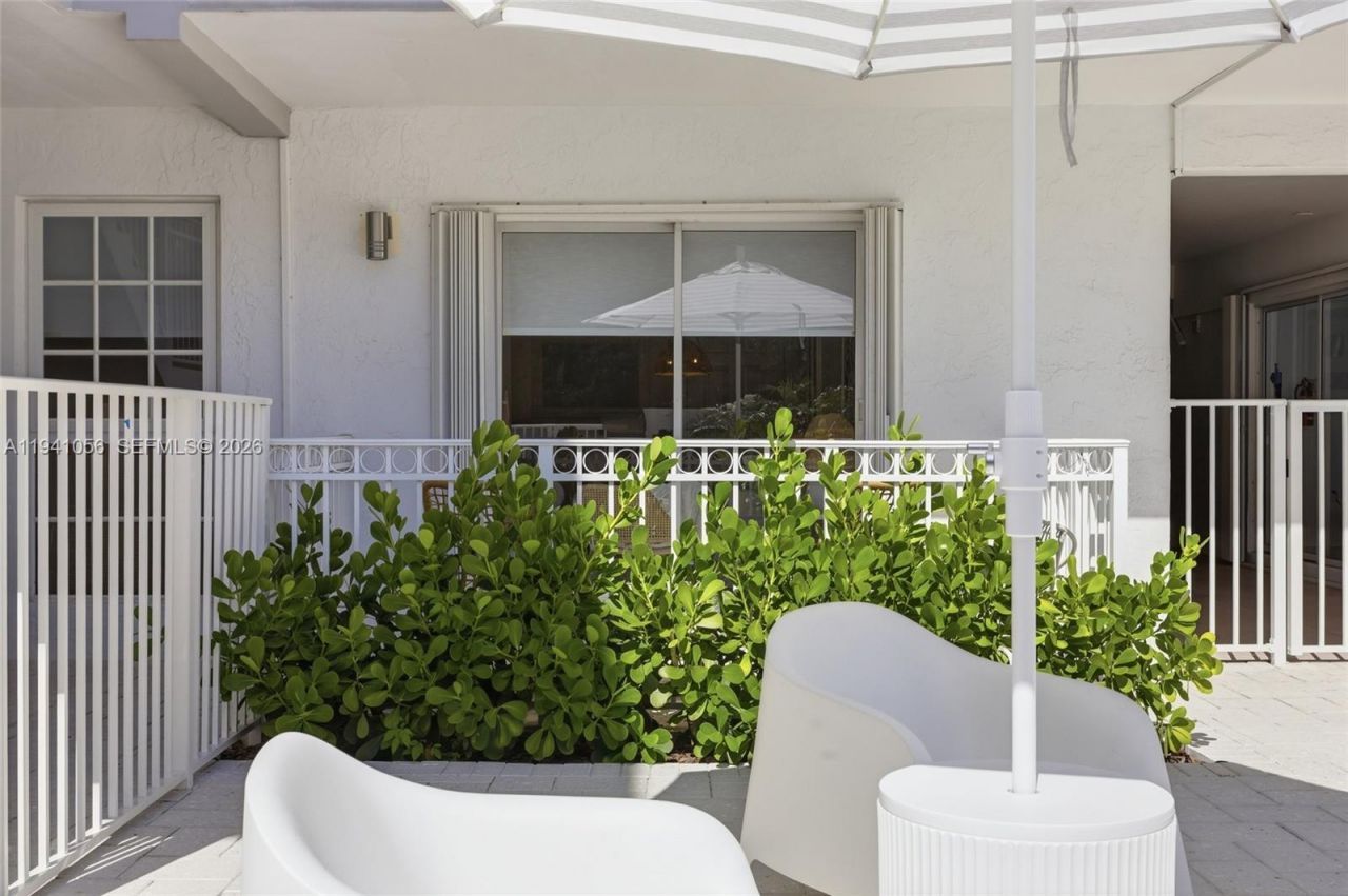 290 Sunrise Dr , Unit 110, Key Biscayne, FL 33149 Photo