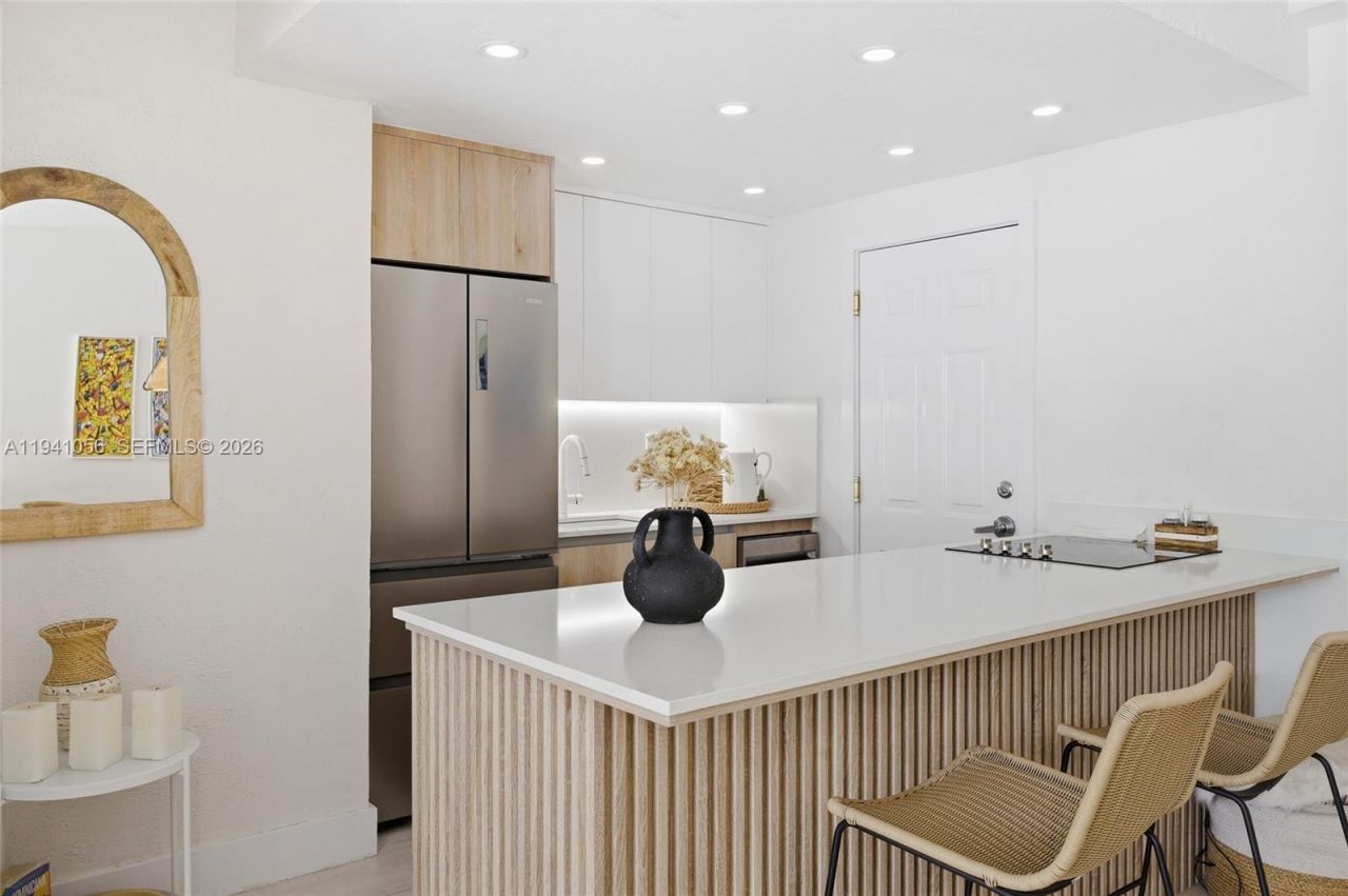 290 Sunrise Dr , Unit 110, Key Biscayne, FL 33149 Photo