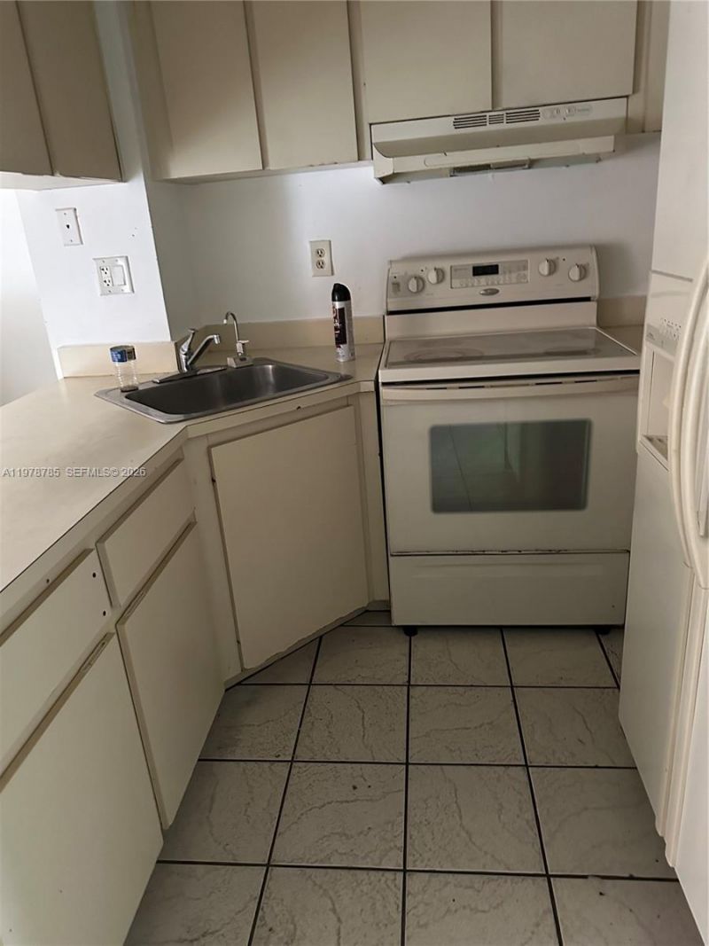 2194 W 60th St , Unit 22213, Hialeah, FL 33016 Photo