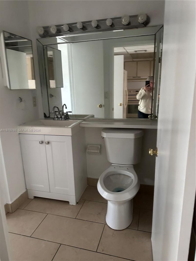 2194 W 60th St , Unit 22213, Hialeah, FL 33016 Photo