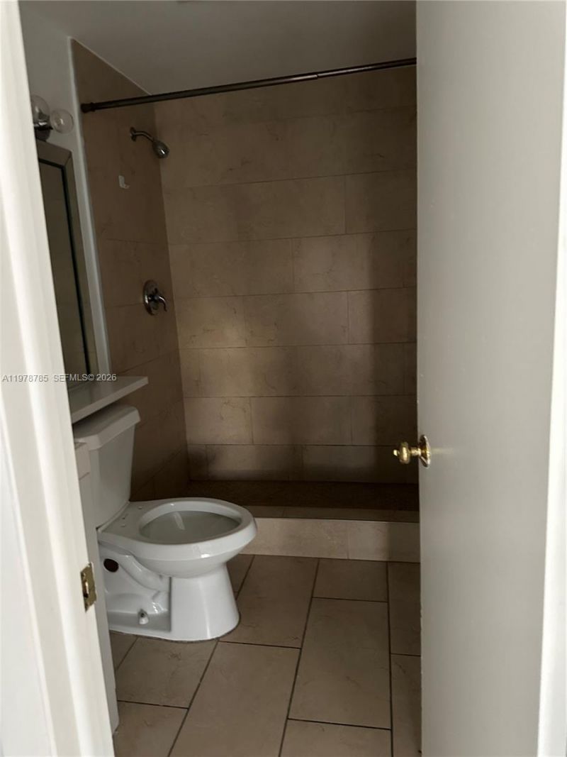 2194 W 60th St , Unit 22213, Hialeah, FL 33016 Photo