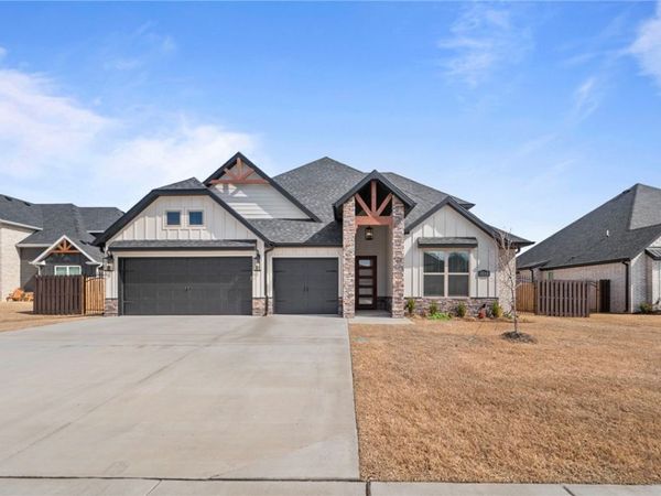 1110 Montieri Drive, Centerton, AR 72719