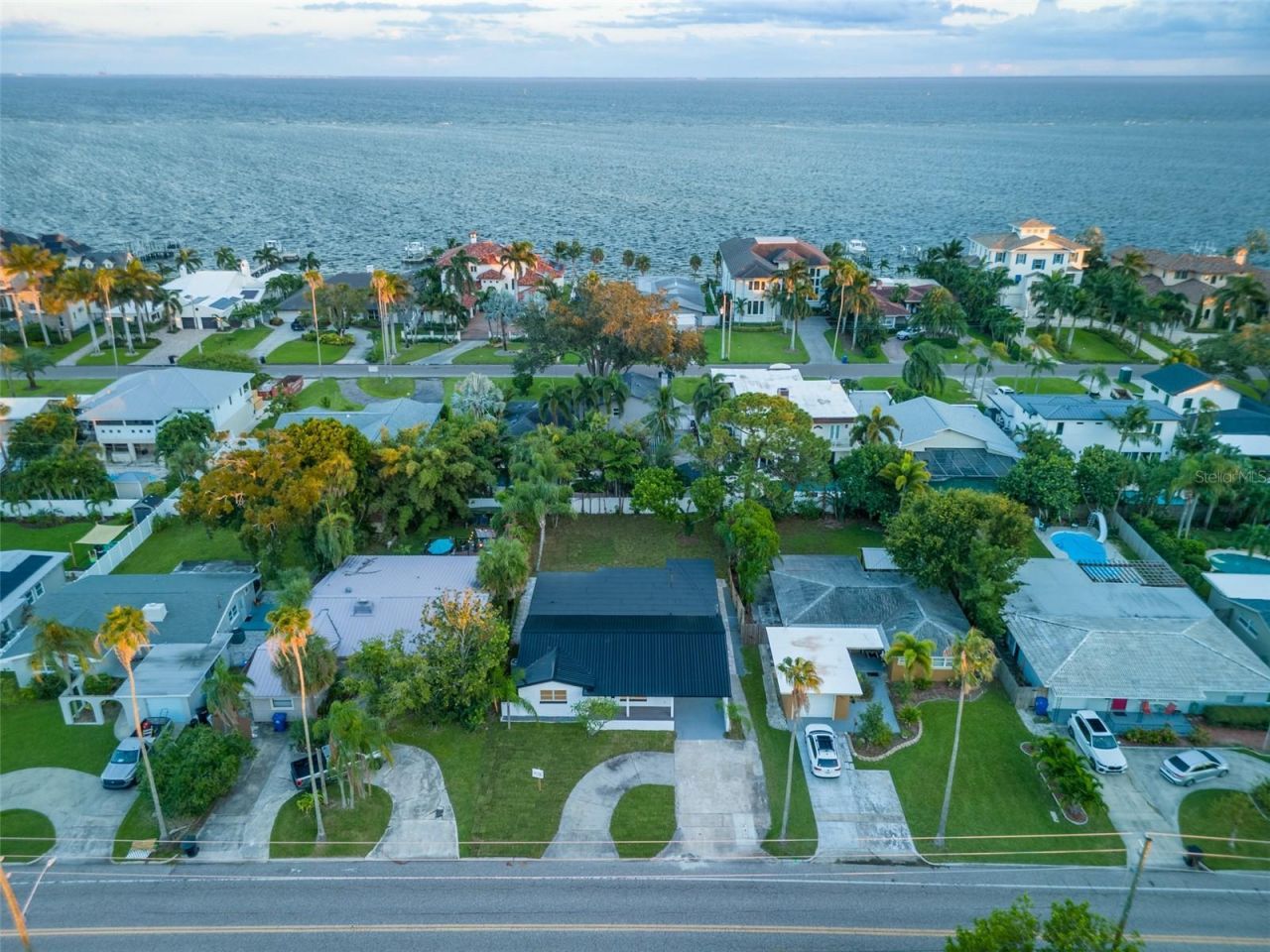 3947 Overlook Drive Ne, Saint Petersburg, FL 33703 Photo