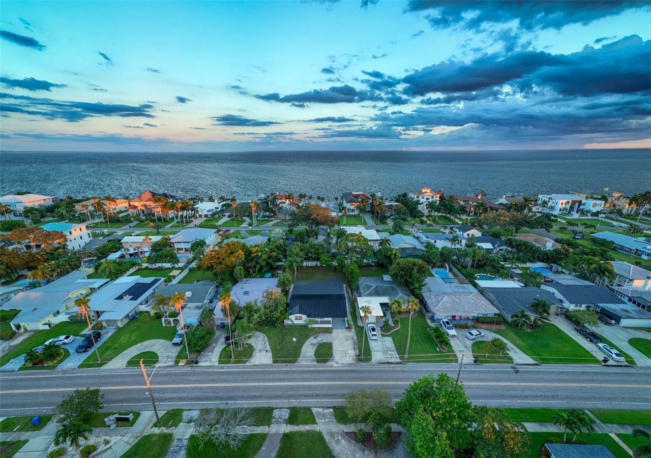 3947 Overlook Drive Ne, Saint Petersburg, FL 33703 Photo