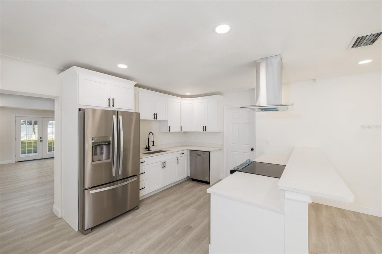 3947 Overlook Drive Ne, Saint Petersburg, FL 33703 Photo